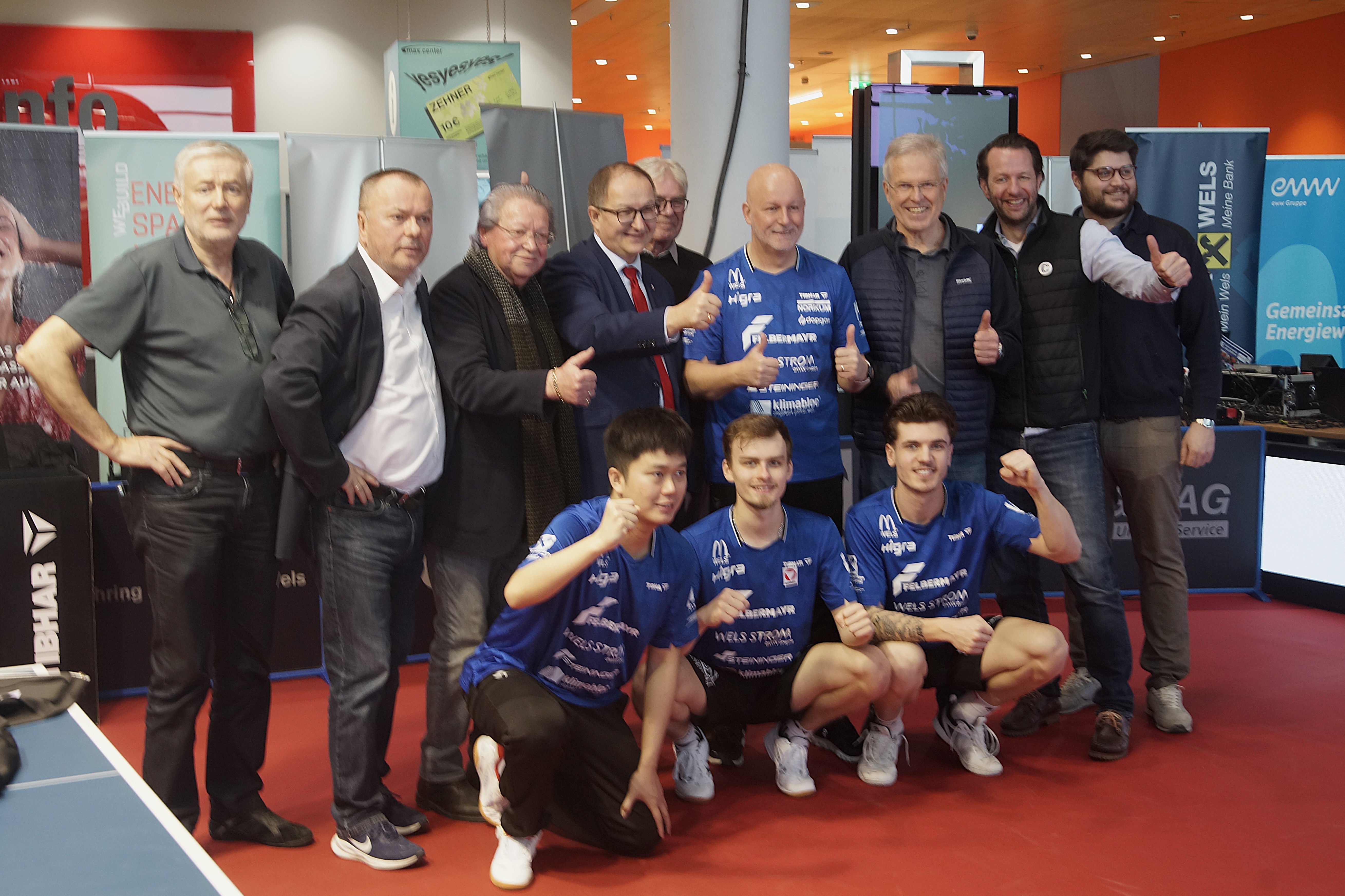 OÖ-Landesrat Martin Winkler gratuliert SPG Felbermayer Wels