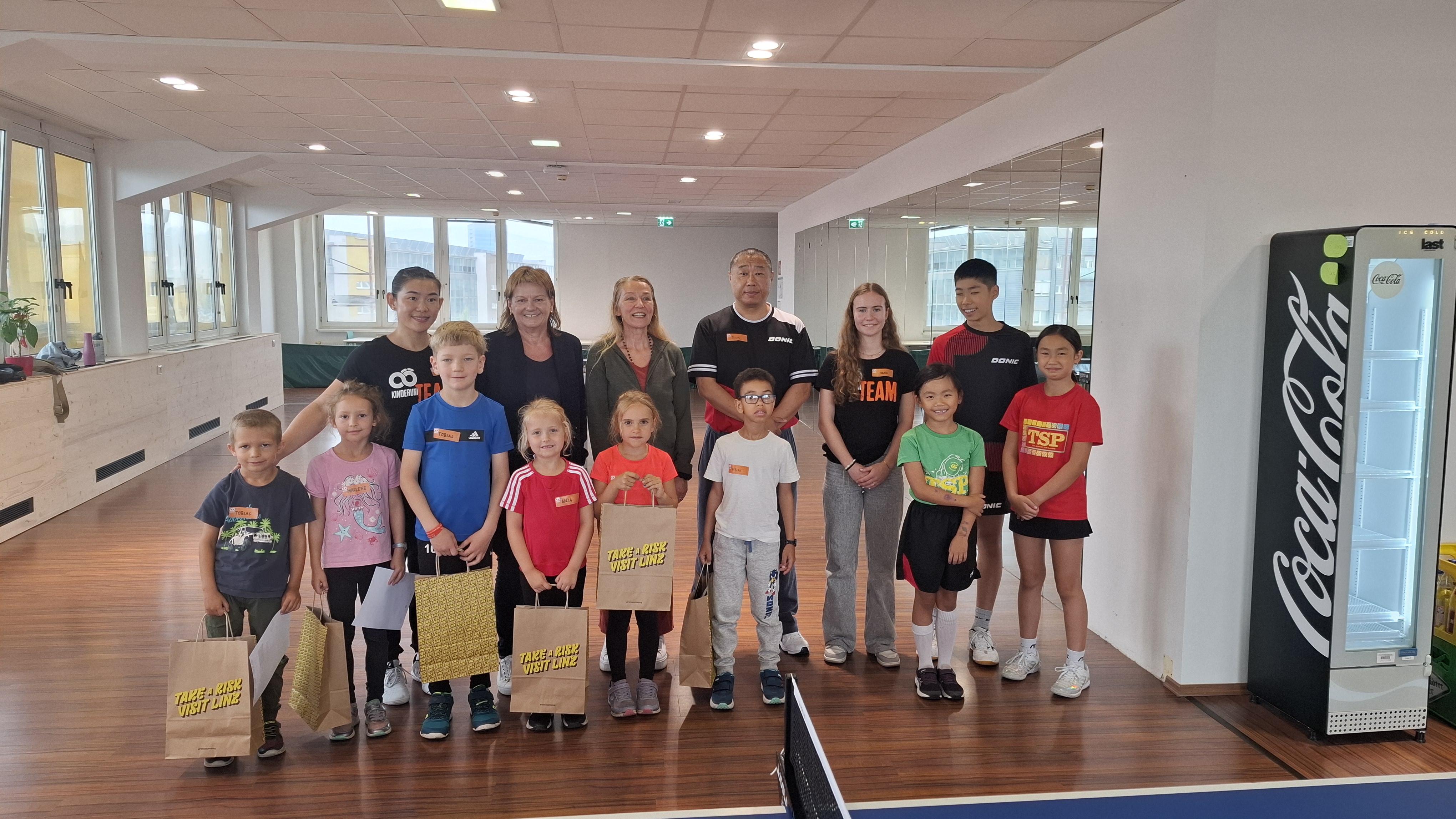 Kinderuni -  Tischtennis mit Liu Yuan und Bian Yadong im Last by Schachermayer