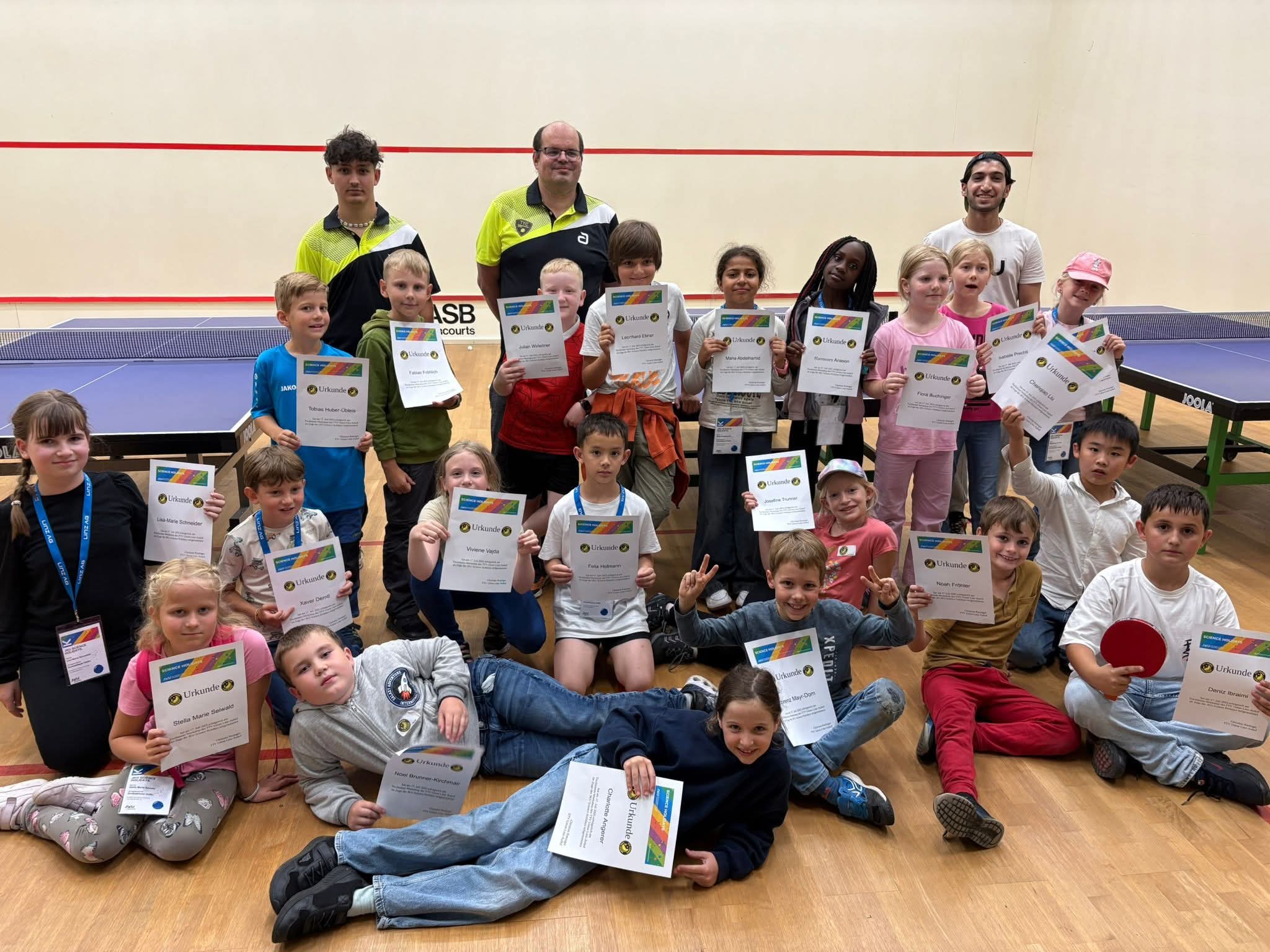 JKU Science Holidays: Tischtennis trifft Technik – Ein Sommerferien-Highlight in der Padelzone