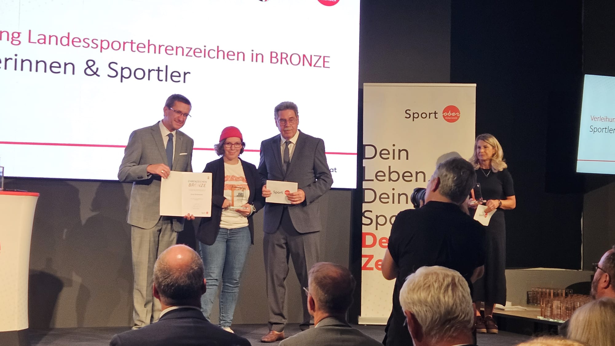 Landessportehrenzeichen in Bronze für Markus Promberger und Anna Vaiatea Strahammer