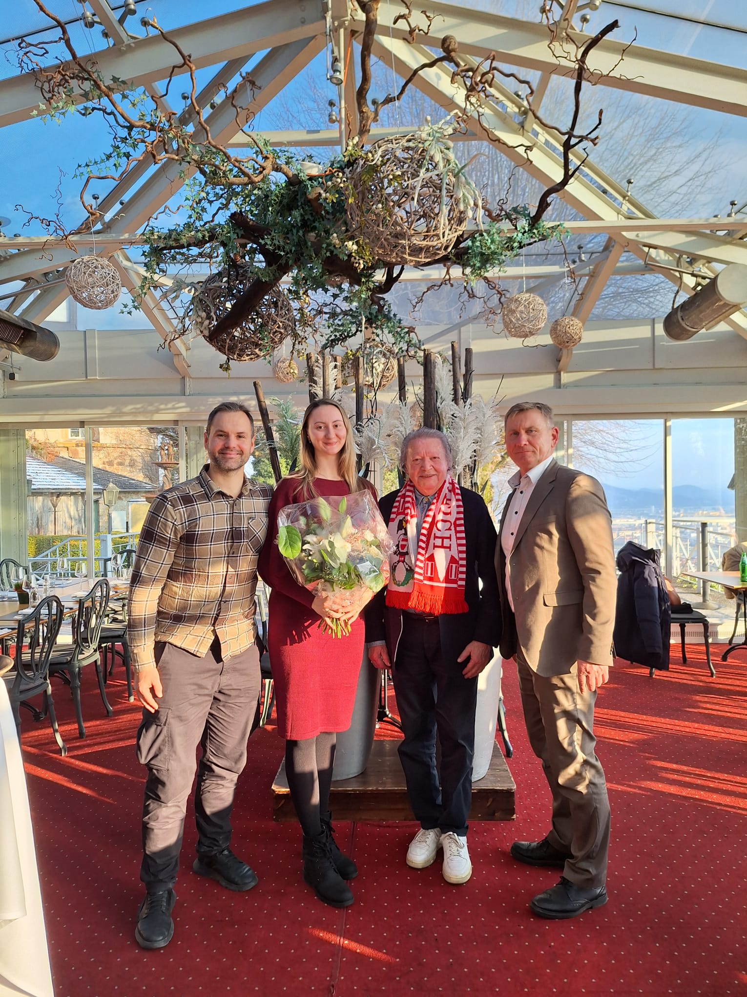 Präsident Hans Friedinger gratuliert Sofia Polcanova für erfolgreiches Sportjahr / Sportlerwahl 2025