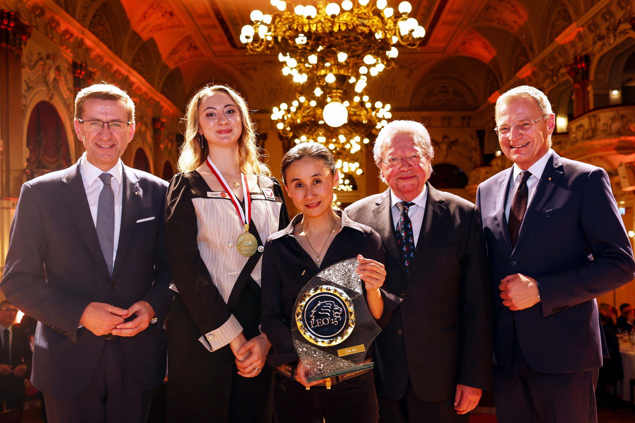SOFI POLCANOVA "OÖ - SPORTLERIN DES JAHRES ", LIU 'Susi'JIA bekommt "GOLDENEN LEO " fürs Lebenswerk.