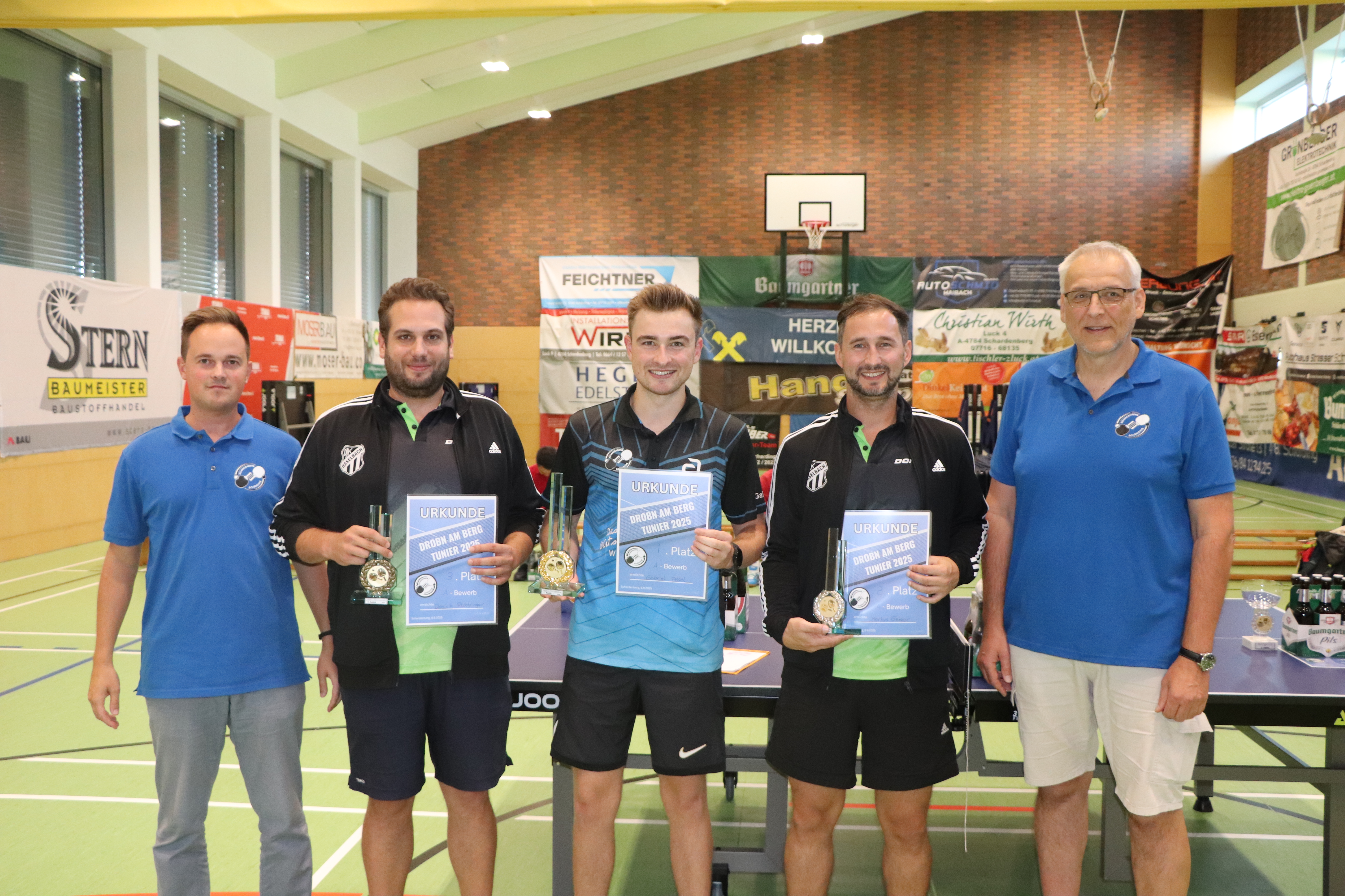 Die Spielgemeinschaft Schardenberg/Schärding veranstaltete wieder das länderübergreifende Tischtennis-Einzelturnier &quot;Drobn am Berg&quot; – mit Rekordbeteiligung.
